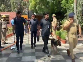 दिल्‍ली NCR के 14 स्‍कूलों में बम की सूचना से खलबली, चकरघिन्‍नी बनी पुलिस, तलाश में जुटी बम स्‍क्‍वॉयड की टीम